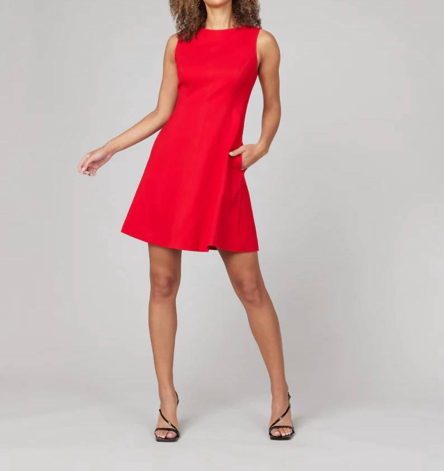 Die perfekte Passform und Flare Kleid in True Rot