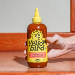 gelber Vogel sriracha scharfe Sauce