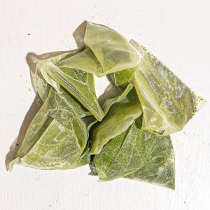 Kaltes Bier klassisch grün mit Matcha – grüner Tee aromatisiert