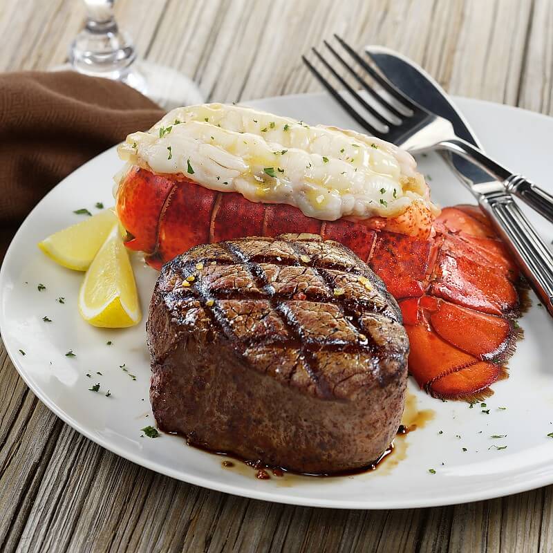 Super TrimmedTM Filet Mignon mit Hickory Speck und nordatlantischen Hummerschwänzen
