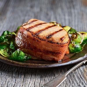 Speck gewickelte Schweinekoteletts