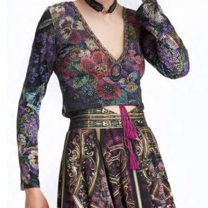 Back To Black Blooming Tartan Top im Garten