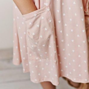 Rosafarbenes Herz-Twirl-Kleid