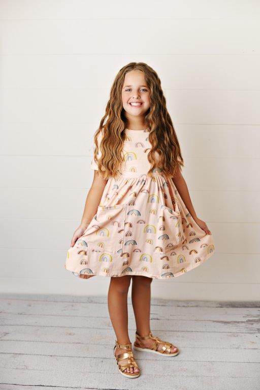 Regenbogen Twirl Kleid