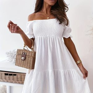 Schulterfreies Kleid mit kurzen Ärmeln und Rüschen in voller Größe