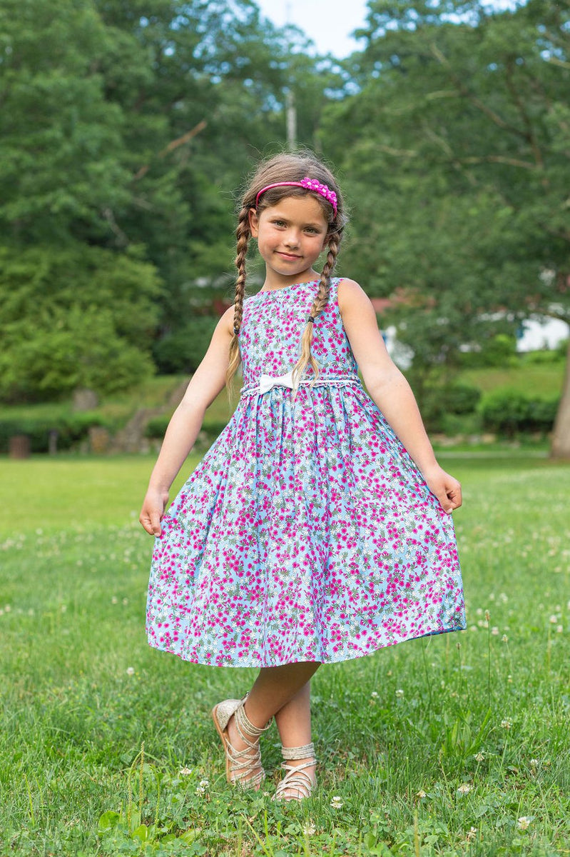 Mädchen Ditzy mit Blumenmuster Baumwolldruck ärmelloses Sommerkleid mit Schleife, Größen 2-14