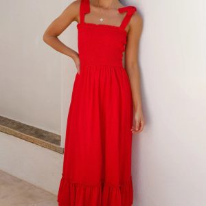 Ärmelloses Kleid mit Rüschen und gesmoktem Rüschensaum