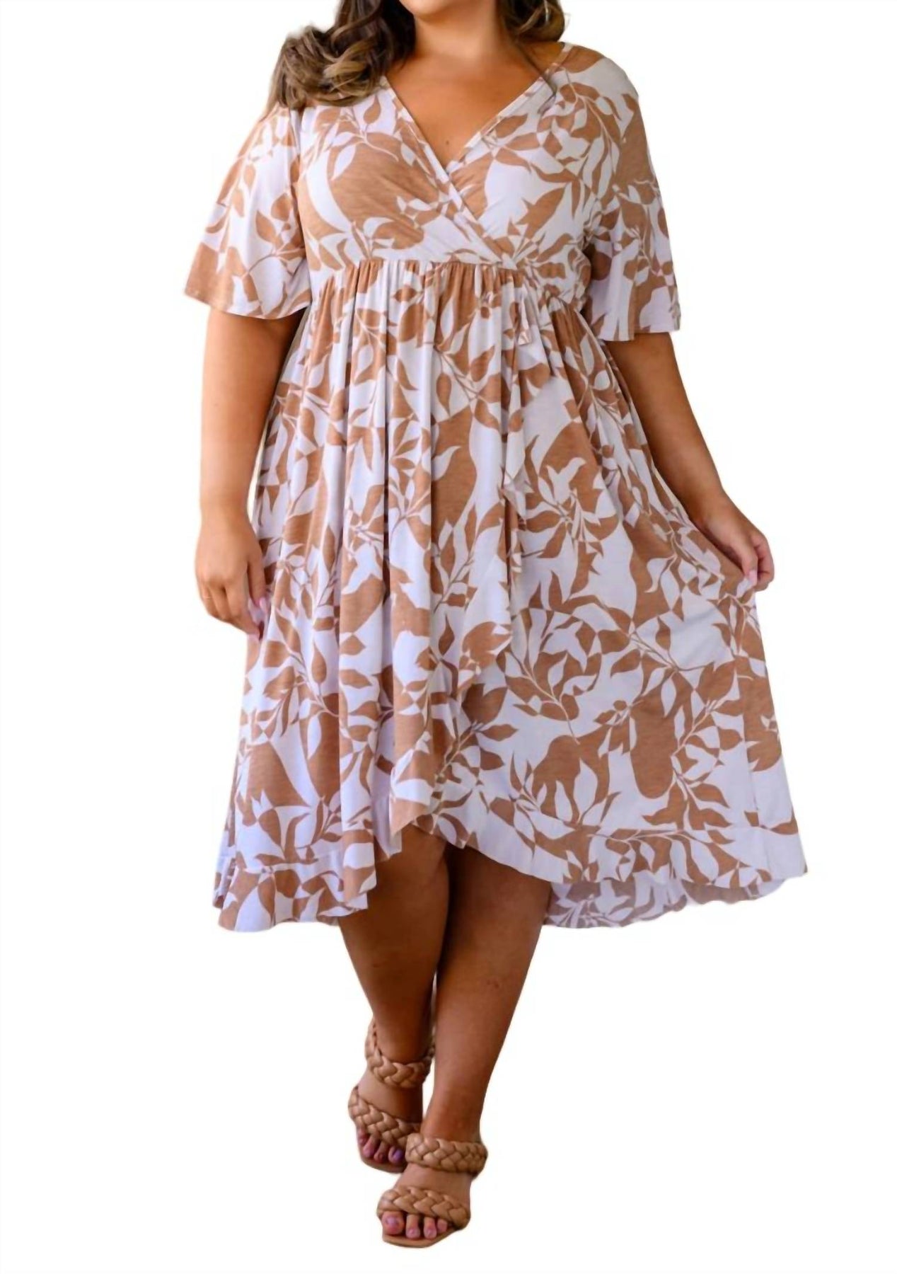 Conversation Starter – Kleid in Wickeloptik mit Blumenmuster in Weiß/Braun