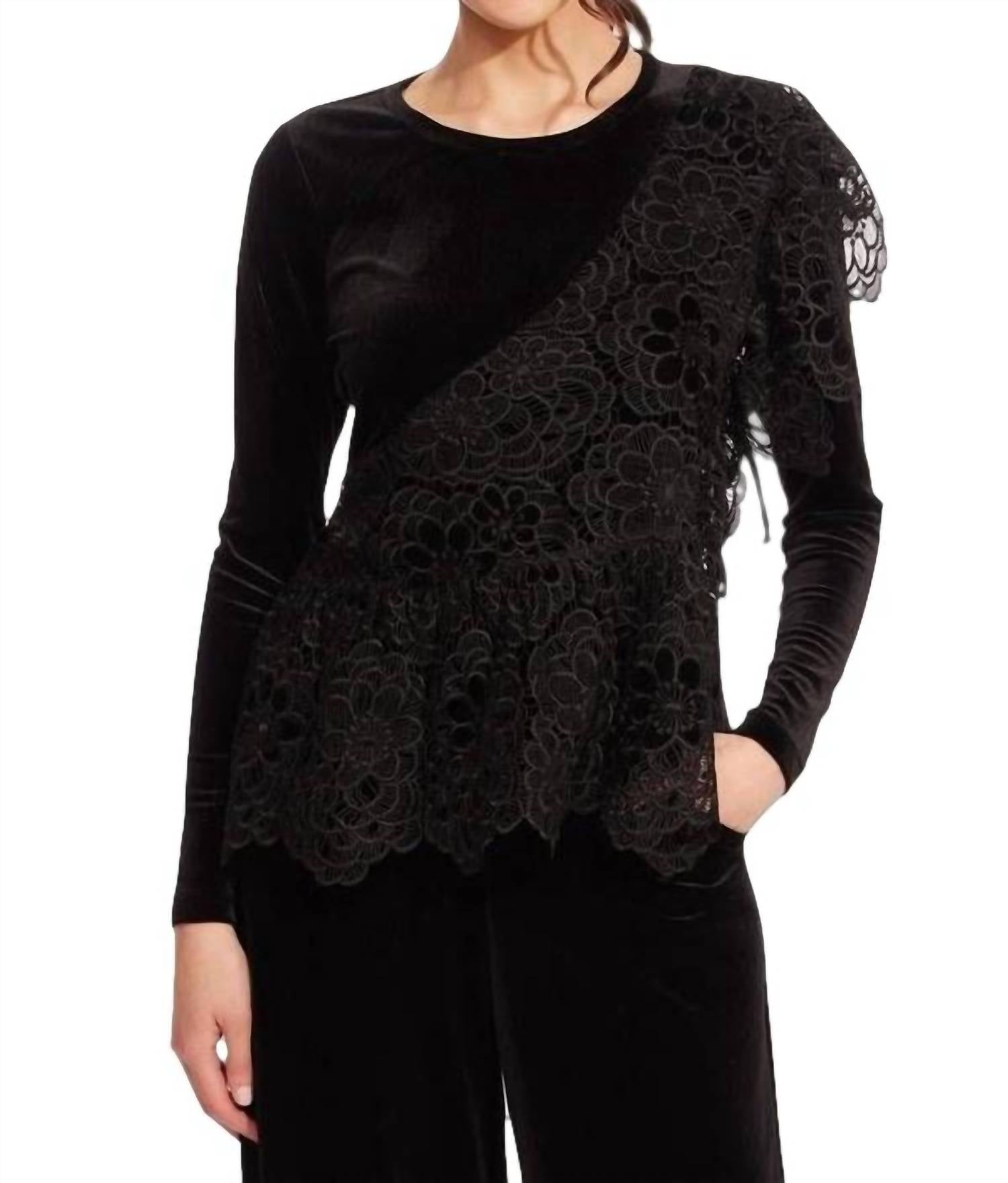 Cleopatra Top im Raven's Nest