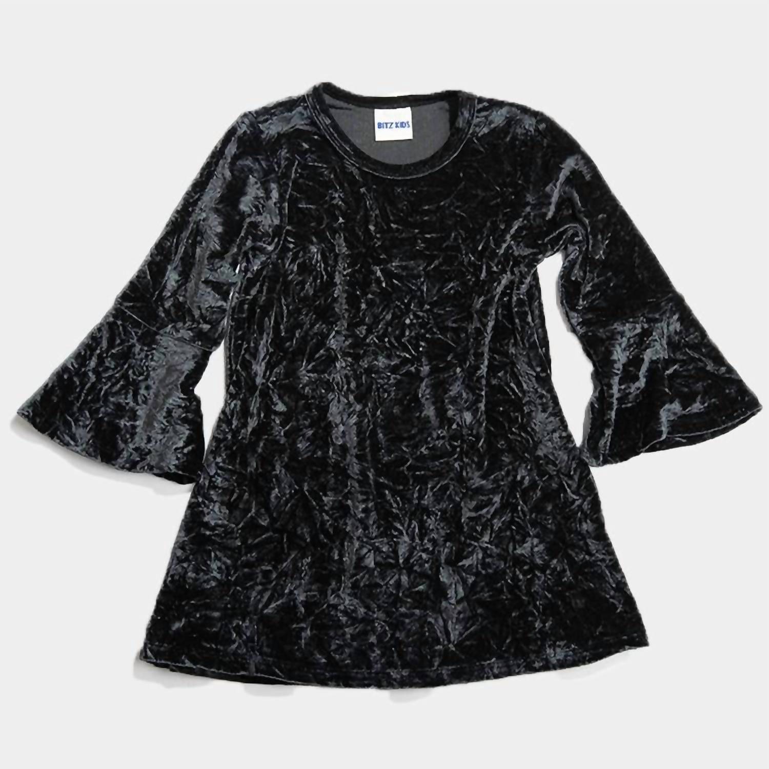 Mädchen zerquetscht Samtkleid in schwarz