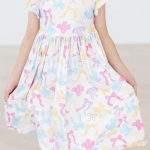 Twirl-Kleid mit flatternden Ärmeln und Schleife