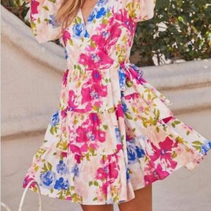 Blumenkleid in Blumenweiß