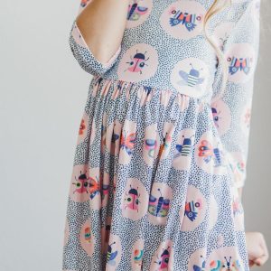 Twirl-Kleid mit Schmetterlingseffekt