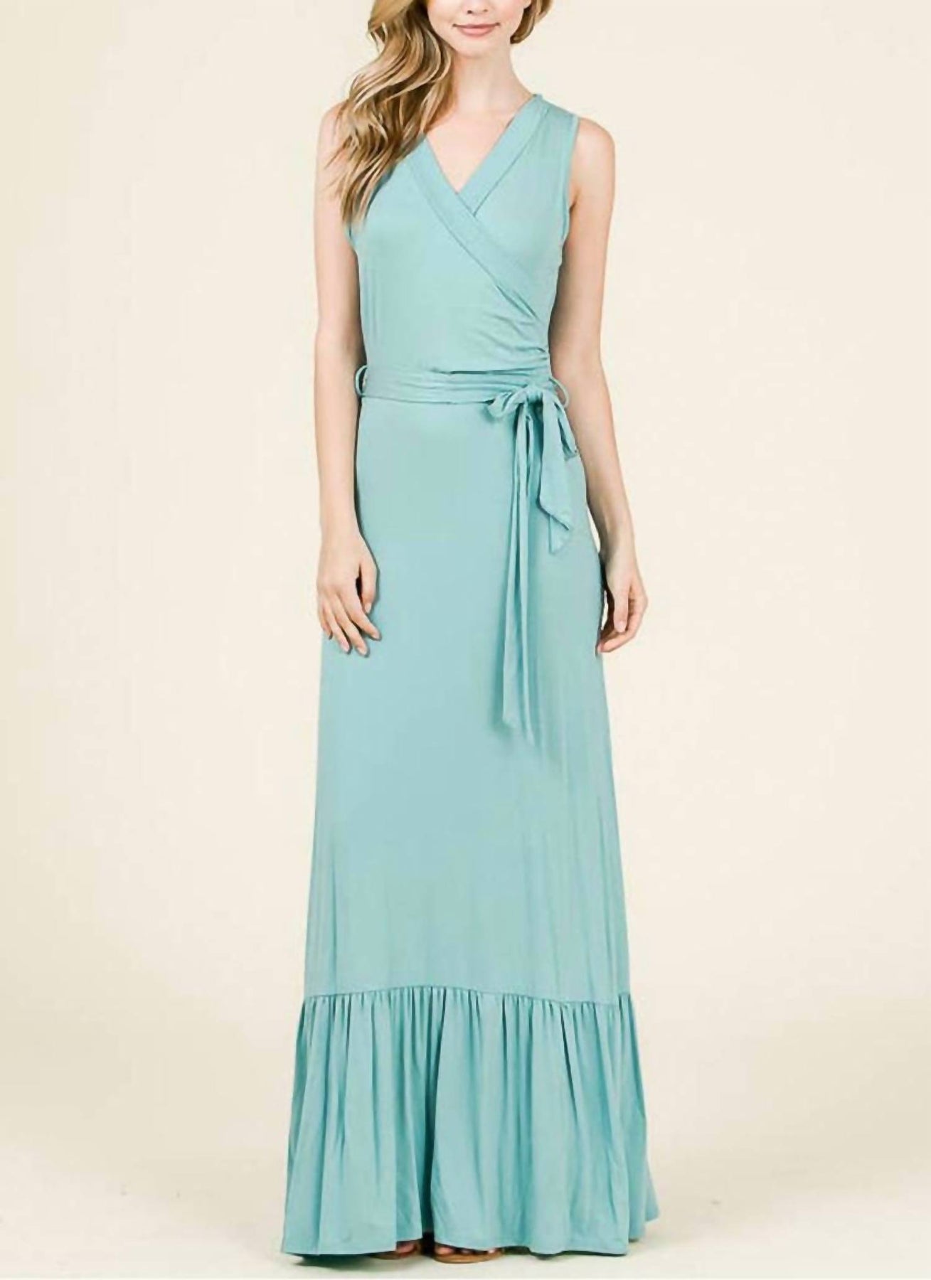 Ärmelloses Maxikleid mit Gürtel in Nilblau