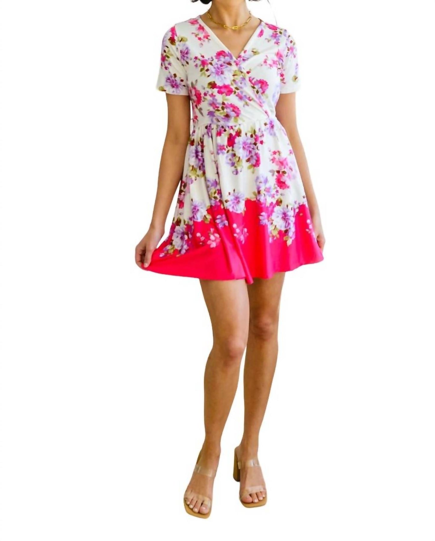Halten Sie im Gespräch mit Blumenmuster Skort Kleid in weiß / rosa