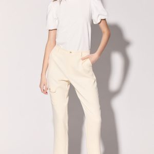 Mina Pant, Baiser