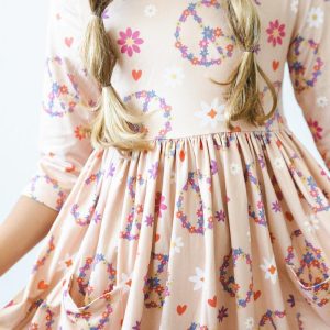 Blumenkind-Kleid mit 3/4-Ärmeln und Taschen-Twirl