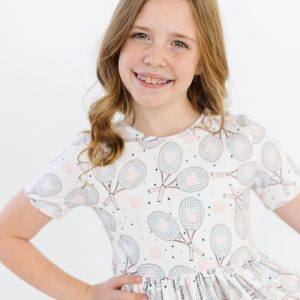 Spiel, Satz, Spiel, kurzärmeliges Twirl-Kleid mit Taschen