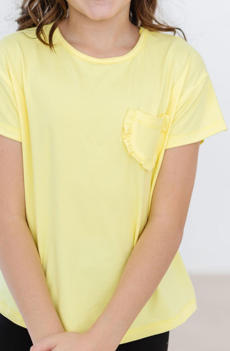 Gelbes Rüschen Taschen-T-Shirt