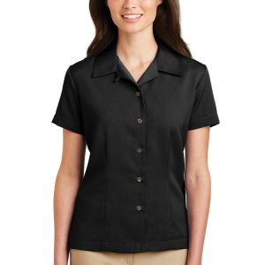 Port Authority Pflegeleichtes Camp-Shirt für Damen. L535