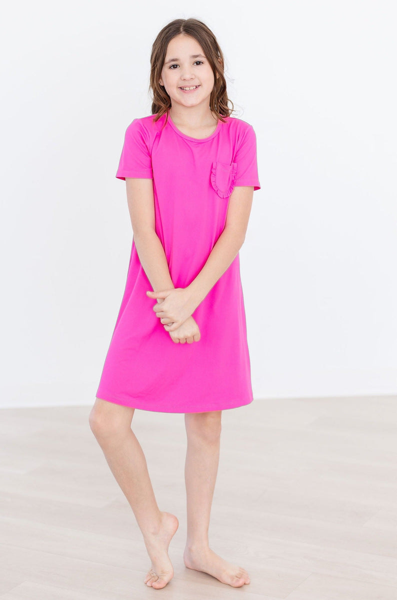 Heißes rosa T-Shirt Kleid