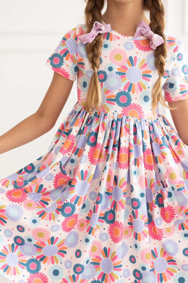 Halten Sie wachsen S / S Tasche Twirl Kleid