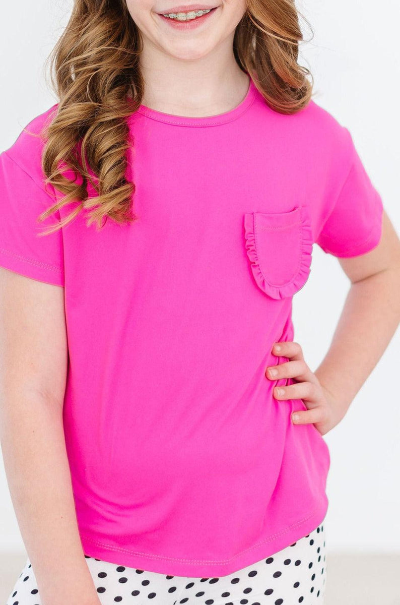 Heißes rosa Rüschen-Taschen-T-Shirt