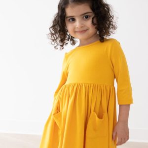 Senffarbenes Twirl-Kleid mit Taschen