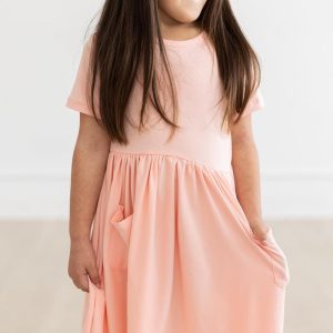 Pfirsichfarbenes S/S-Taschen-Twirl-Kleid