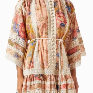 August Minikleid mit Spitzenbesatz und gespleißten Nähten 7732535853116