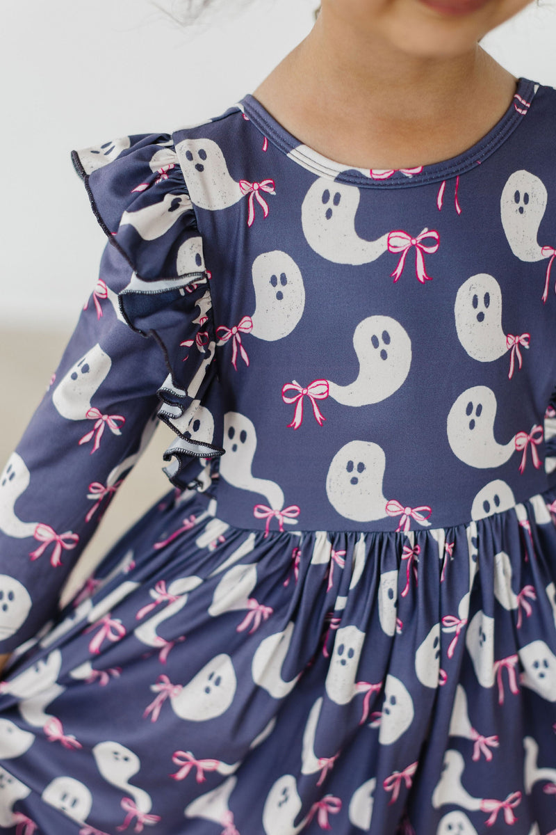 Gebunden mit einem Boo 3/4 Rüschen Twirl Kleid