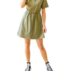 Darla-Kleid mit Knopfleiste und Kragen in Oliv