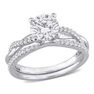 Mimi & Max 1 1/2ct DEW Created Moissanit Crossover-Verlobungsring aus Sterlingsilber