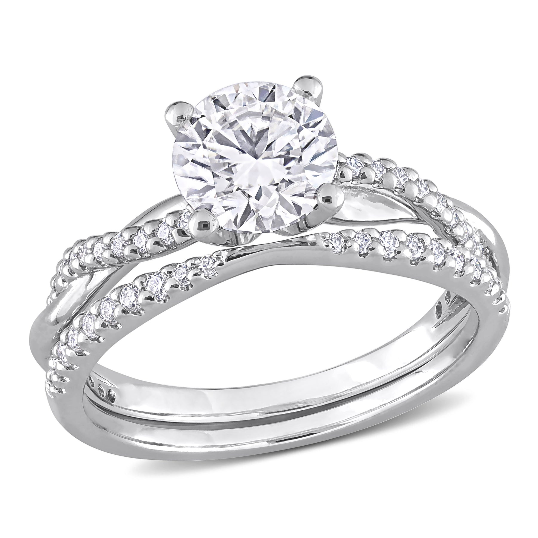 Mimi & Max 1 1/2ct DEW erstellt Moissanite Crossover Verlobungsring in Sterling Silber