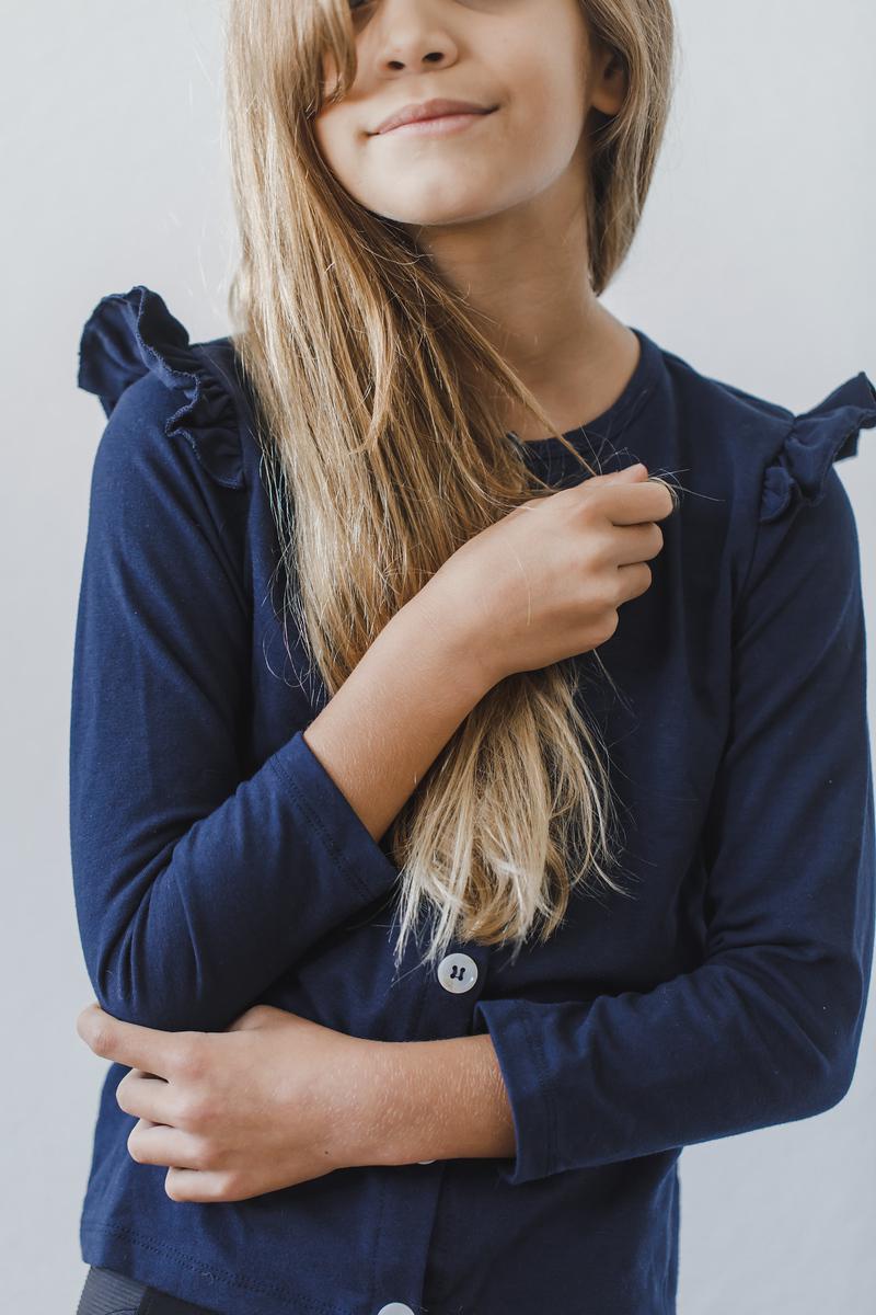 Marineblauer Rüschen-Strickjacke