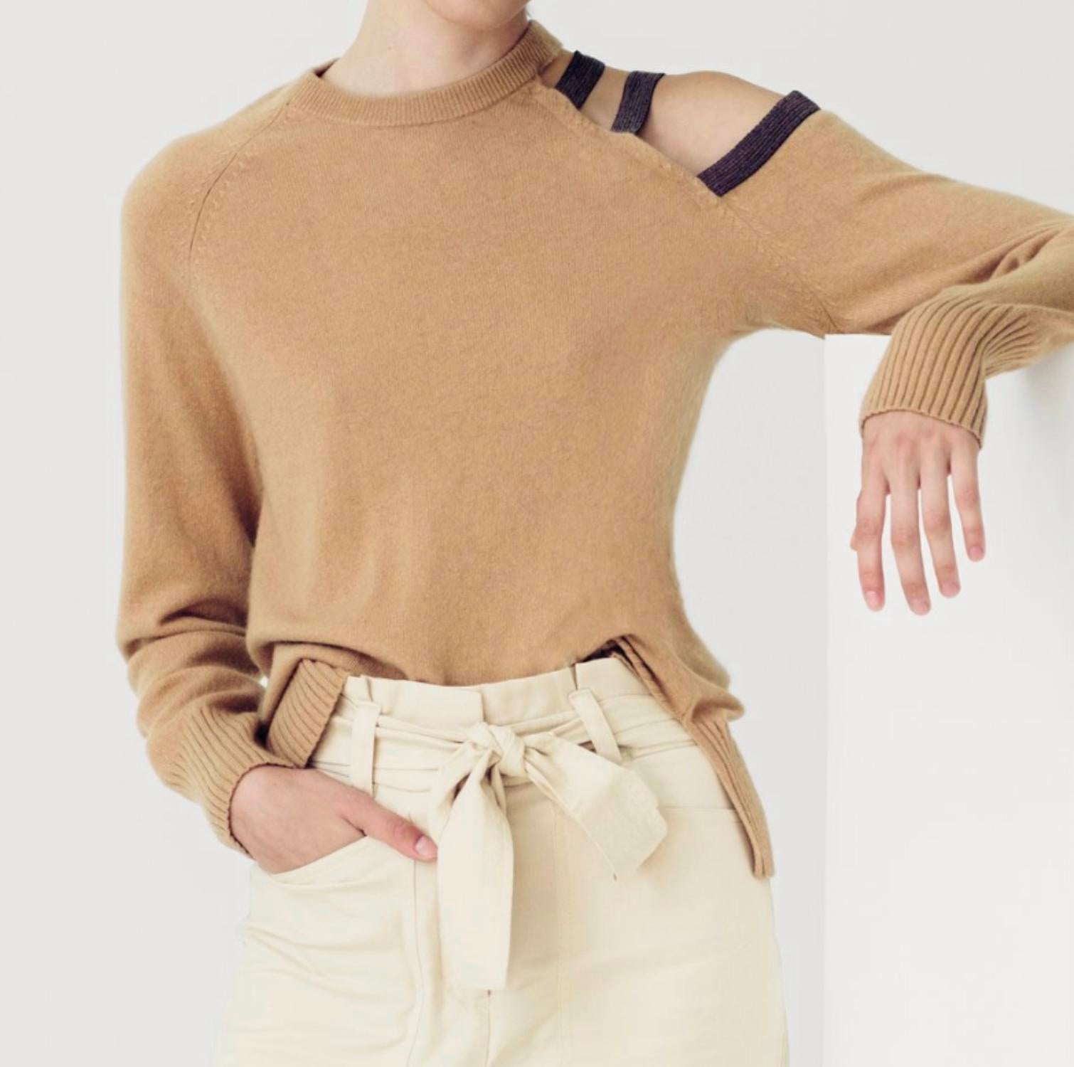 Offener, schulterbesetzter Pullover in Camel