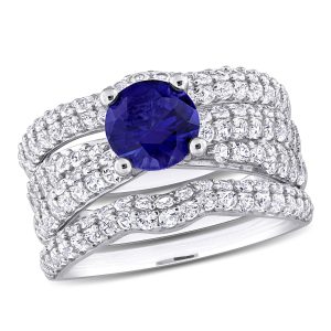 Mimi & Max 4 3/4ct TGW Created Blue Sapphire und Created White Sapphire Brautring-Set aus Sterlingsilber