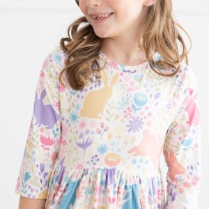 Pastellfarbenes Blumenhasen-Kleid mit 3/4-Ärmeln und Taschen-Twirl
