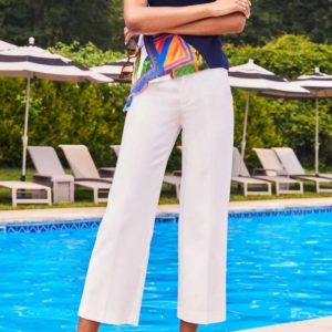 Kurze Franklin-Hose mit weitem Bein in Weiß