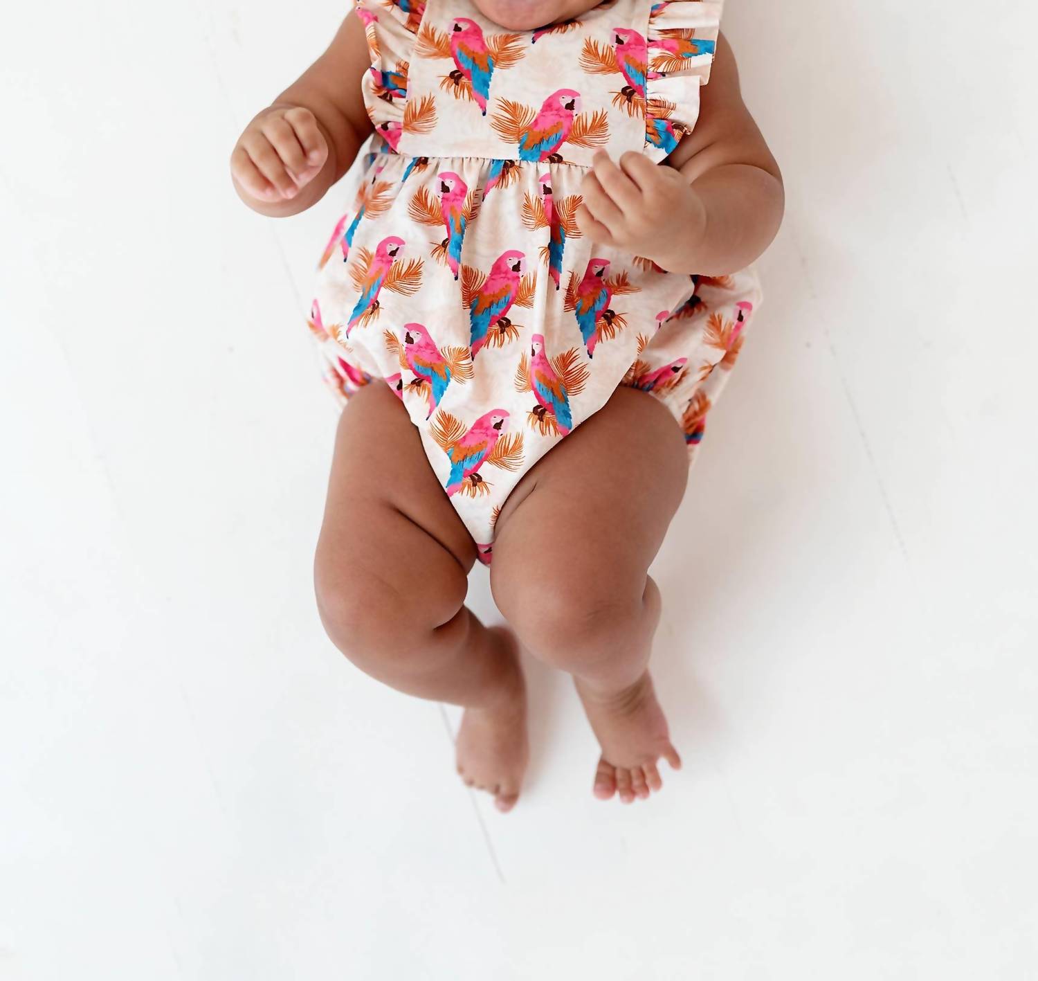 Baby Amelia Strampler in Papageien Baby Bubble
