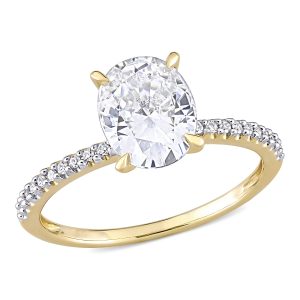 Mimi & Max 2ct DEW Created White Moissanit und 1/10ct TW Diamond Oval Solitaire Verlobungsring aus 14k Gelbgold