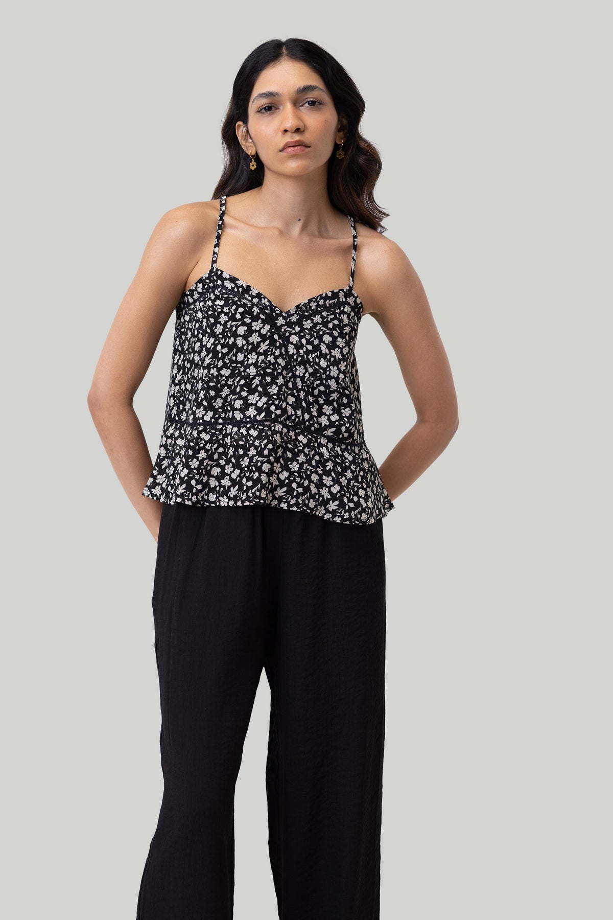 Camisole aus Spitze mit V-Ausschnitt in Schwarz