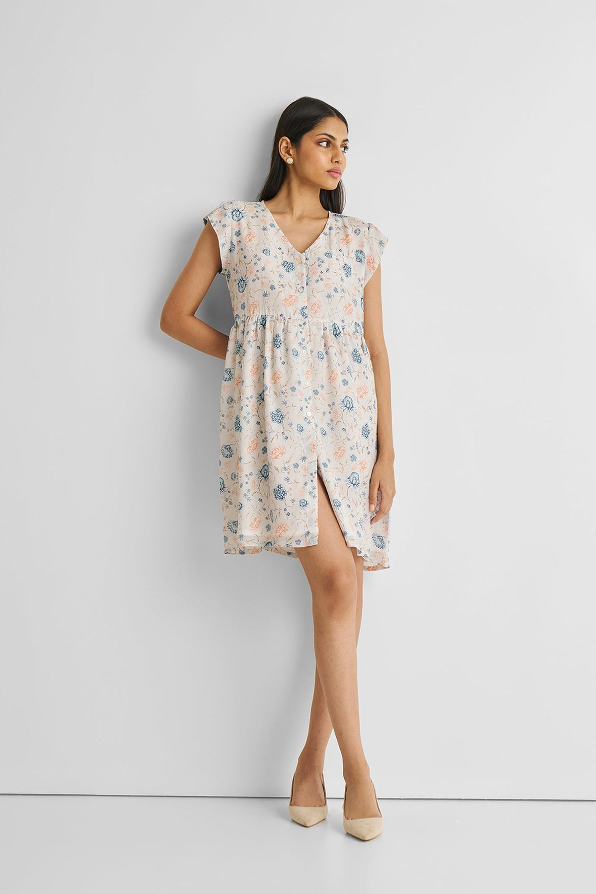 Kurzes Kleid mit Kapuze in Blumen