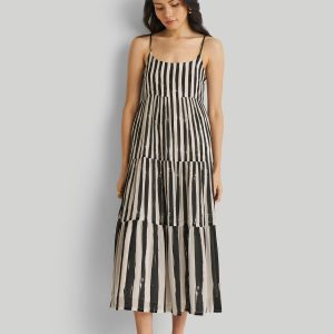 Strappy Tiered Maxikleid in schwarzen Streifen