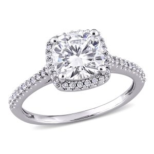 Mimi & Max 2ct DEW Cushion Created Moissanite and 1/4ct TW Diamond Halo Engagement Ring aus 14k Weißgold