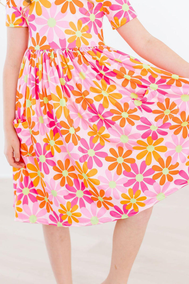 Retro Daisies S / S Tasche Twirl Kleid