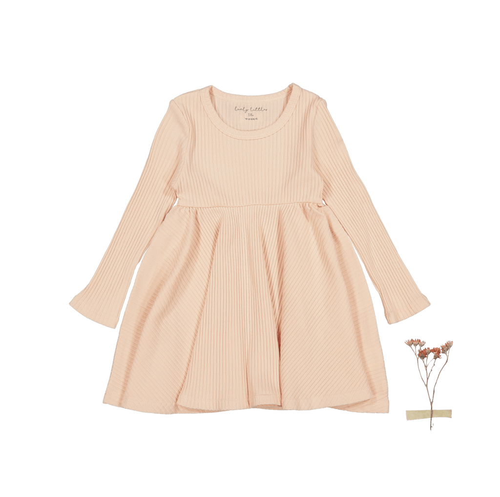 Das Langarmkleid – Pulver