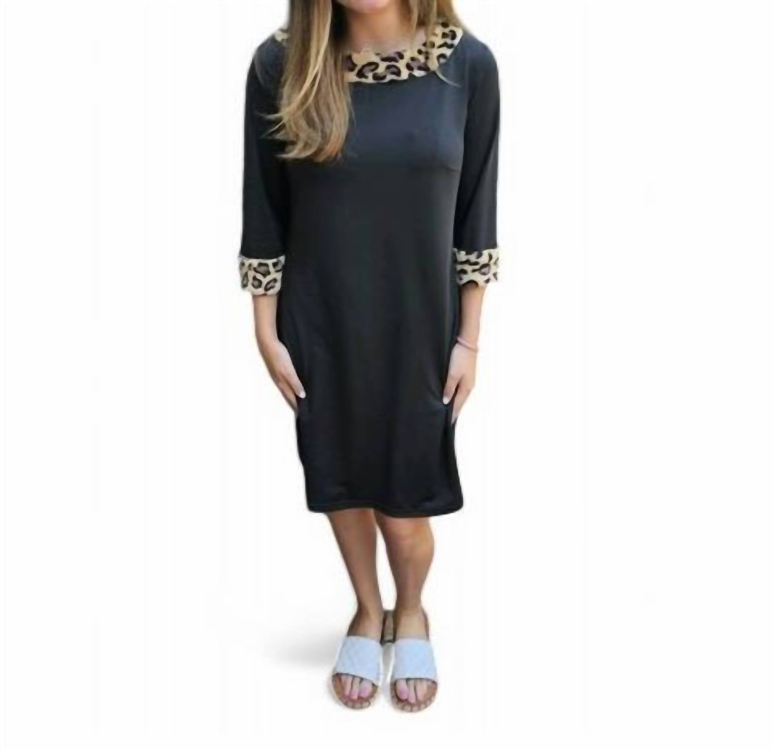 Kleid mit Leopardenbesatz in Schwarz