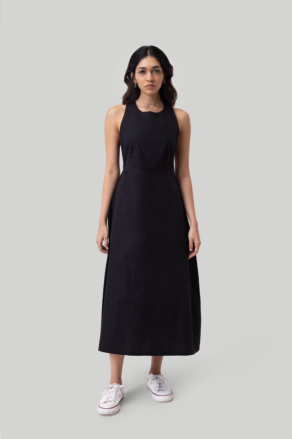 Midikleid mit Kreuzrücken in Schwarz
