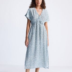 Gathered Maxikleid in hellblauen Blumen
